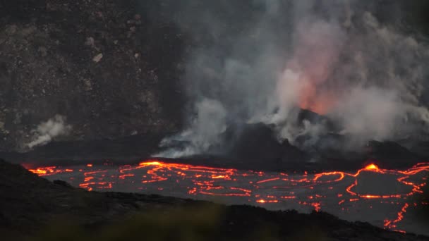 Bruciatori Magma Rosso Intenso Scuro Nel Parco Nazionale Del Vulcano — Video Stock