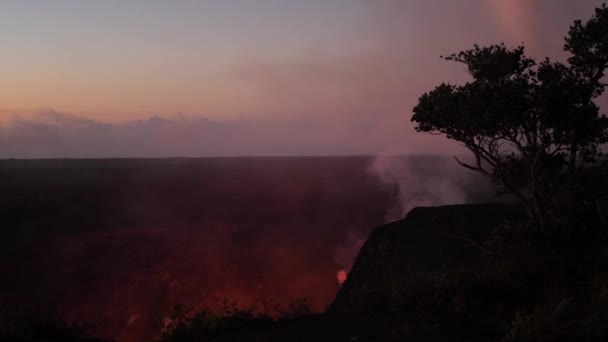 夏威夷大岛火山国家公园内黑暗后非典型性广射 — 图库视频影像