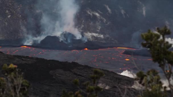 Light Gray Smoke Steam Rises Centralized Spot Magma Buildup Lava — Vídeo de stock