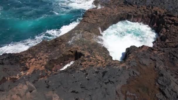 Drone Top Shoot Static Ocean Foreground Gran Canaria Sea Cliff — Vídeos de Stock