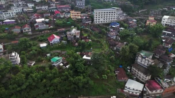 Vue Aérienne Par Drone Maisons Bâtiments Situés Sur Des Collines — Video