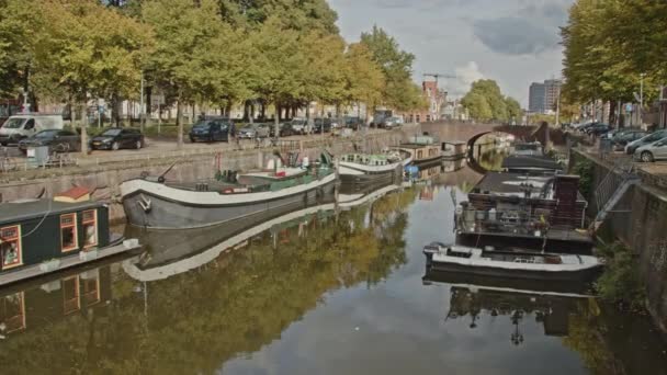 Проплыли Мимо Плавучих Домов Каналах Голландского Города Остенде — стоковое видео