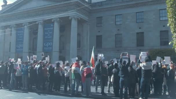 Ranlı Protestocular Baskıcı Ran Rejimini Protesto Etmek Için Connell Caddesine — Stok video