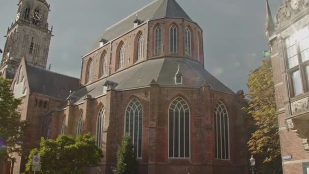 Tilt Van Mooie Martini Kerk Met Verbazingwekkende Klokkentoren Achtergrond — Stockvideo