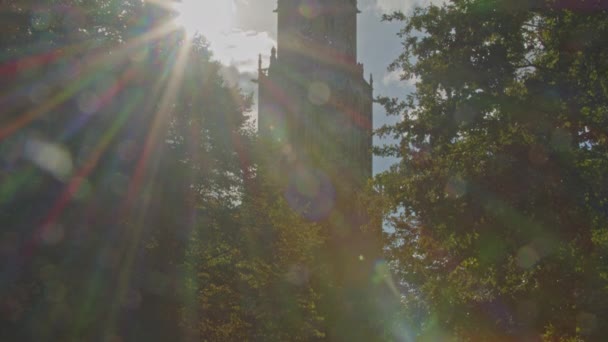 Закрийте Башту Мартіні Гронінгені Нідерланди Зеленими Деревами Сонце Яскраво Спалахує — стокове відео