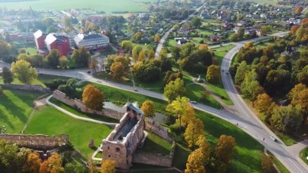 Ruiner Antik Medeltida Slott Dobele Lettland Antenn Panorama Dobele Stad — Stockvideo