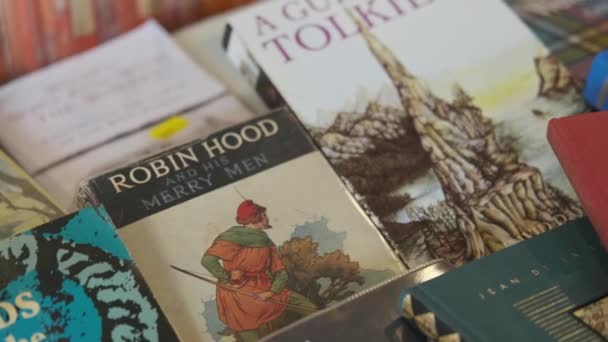 Londra Ngiltere Deki Bir Kitapçıda Farklı Roman Kitapları Kapat — Stok video