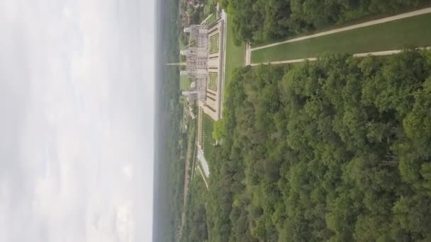 法国尚博尔德城堡法国文艺复兴建筑的垂直镜头 空中广射炮 — 图库视频影像