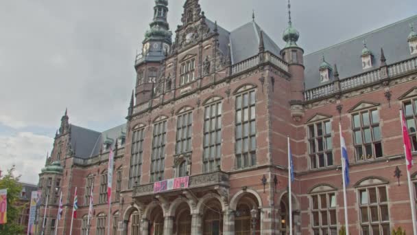 그로닝겐 대학교 본관의 전면기울기 그리스 Rijksuniversiteit Groningen 네덜란드에서 대학중 하나이며 — 비디오
