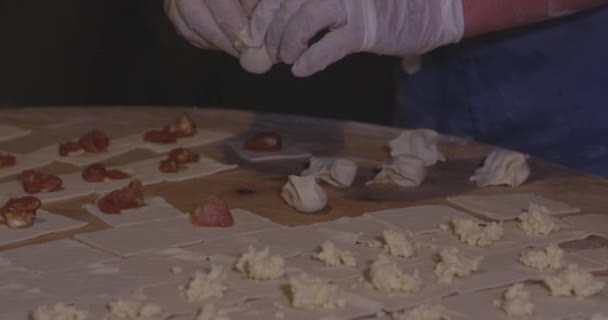 Gürcü Fırıncı Hamur Topuzları Yapıyor Peynirle Doldurulmuş Kapat — Stok video