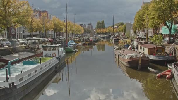 Κλίση Πλωτών Οδών Και Φορτηγών Πλοίων Κανάλια Της Πόλης Groningen — Αρχείο Βίντεο