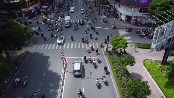 Vista Aérea Sobre Intersecção Rodoviária Cidade Chi Minh Durante Tráfego — Vídeo de Stock