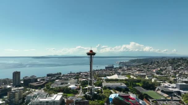 Légi Felvétel Kering Seattle Space Needle Körül Egy Fényes Nyári — Stock videók