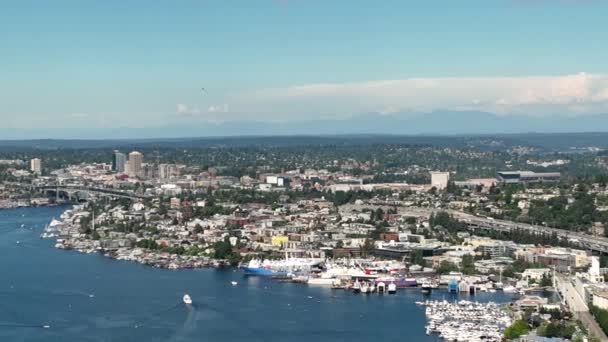 シアトルのレイクユニオン海岸の上空からの眺め — ストック動画
