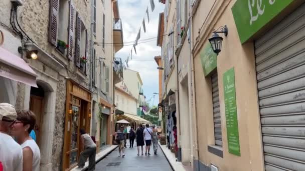 Turistas Las Bulliciosas Calles Estrechas Ciudad Antibes Francia Tracking Shot — Vídeo de stock