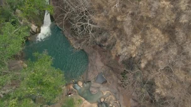 Widok Strumień Przepływający Przez Las Wodospady Lecie Comala Park Chiquilistlan — Wideo stockowe