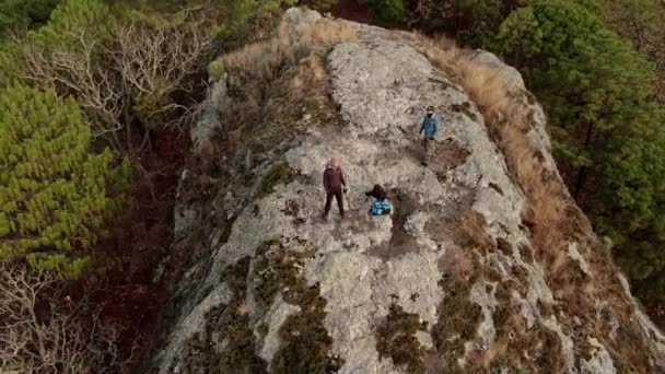Drone Shot Travelers Cameras Tripod Viewpoint Sierra Quila Piedras Blancas — Vídeos de Stock