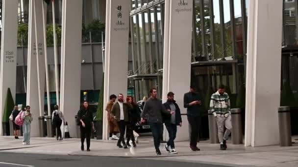 People Walking Entrance Shard Aqua Ablix Ting Londres Royaume Uni — Video