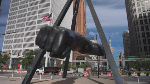 Joe Louis Vuist Standbeeld Detroit Michigan Met Stabiele Video — Stockvideo
