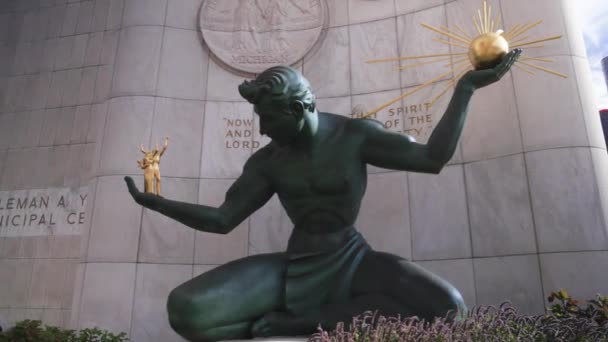 Statue Spirit Detroit Centre Ville Detroit Michigan Avec Panoramique Gauche — Video
