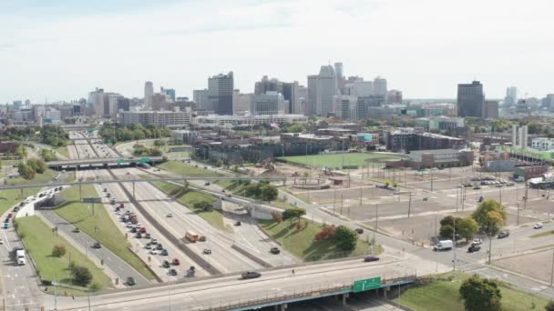 Široký Záběr Detroitu Michiganské Panorama Dopravou Fisherově Dálnici Stabilním Videem — Stock video