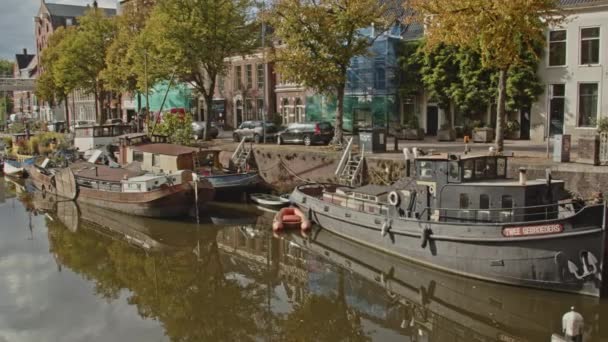 Широкая Чаша Плавучих Домов Каналах Города Гронинген Нидерланды Красивые Старые — стоковое видео