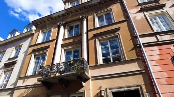 Typische Polnische Gebäude Einem Sonnigen Tag Von Der Straße Warschau — Stockvideo