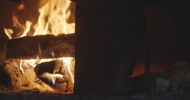 火柴堆慢慢燃烧 营造出舒适舒适的圣诞气氛 — 图库视频影像