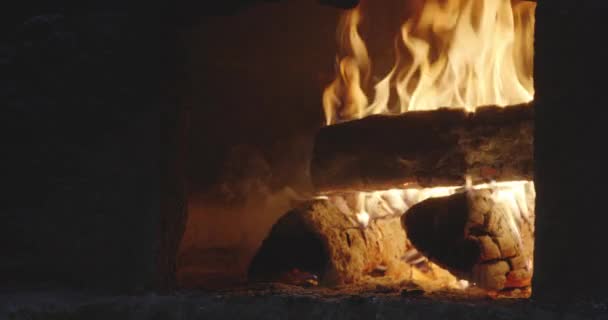 Masih Ditembak Dari Memesona Api Atmosfer Terbakar Perapian Gelap — Stok Video