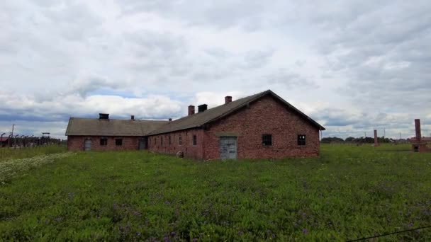 폴란드의 아우슈비츠 수용소의 막사에서 있었던 일입니다 — 비디오