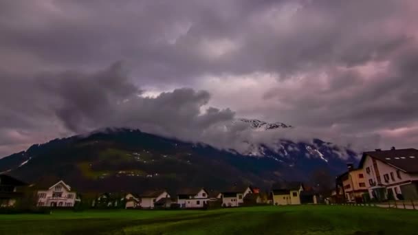Timelapse Shot Dark Clouds Houses Foothills Mountain Range Evening Time — Stock Video