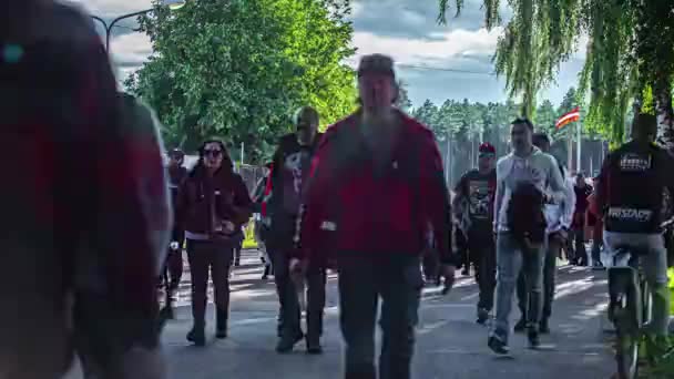 观看了在拉脱维亚里加举行的Rx世界拉力赛后人群离开体育场的时间 — 图库视频影像