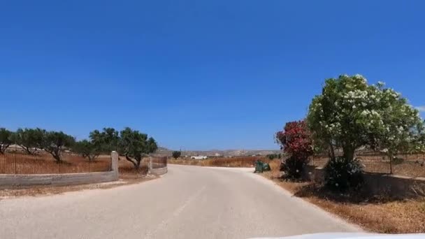 Θέα Μπροστά Από Ένα Ελληνικό Ενοικιαζόμενο Αυτοκίνητο Δρόμος Στην Εξοχή — Αρχείο Βίντεο