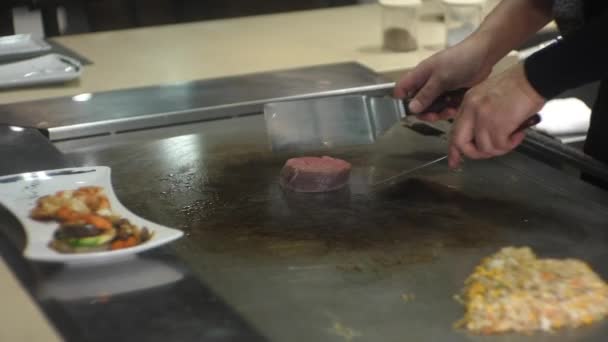 Chef Goreng Potongan Ayam Panci — Stok Video