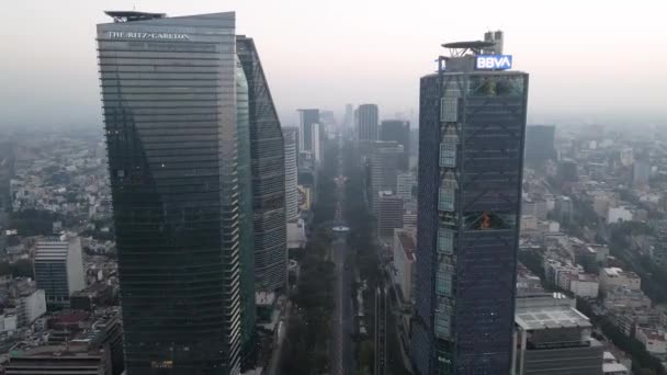 Korte Drone Schot Met Hoge Snelheid Deel Van Reforma Torens — Stockvideo