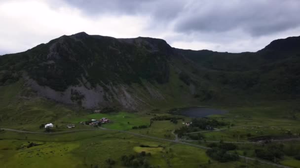 Aerial Terbang Menuju Danau Justadvatnet Lofoten Norwegia — Stok Video