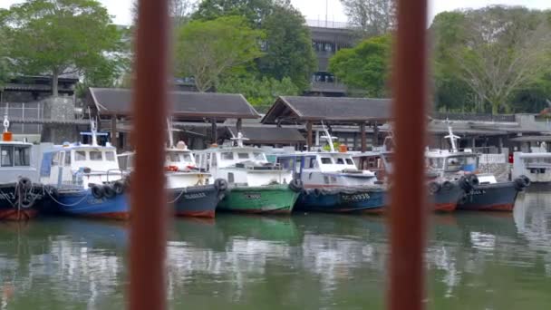 View Steel Fence Bumboats Parked Changi Jetty Singapore Handheld Dolly — Stock Video