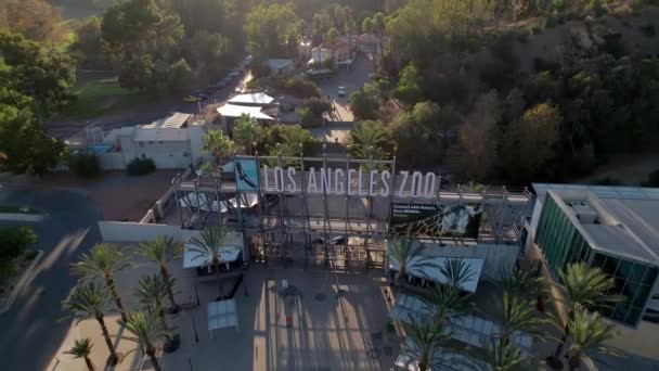 Eingangstor Zum Zoo Und Botanischen Garten Von Los Angeles Luftaufnahme — Stockvideo