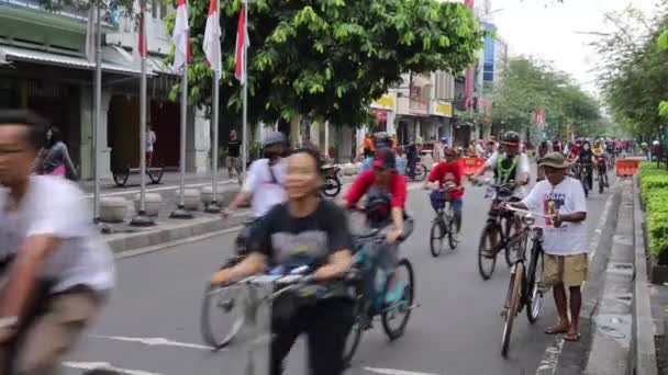 Endonezya Ekim 2022 Yogyakarta Sakinleri Malioboro Caddesi Nde Bisiklet Sürüyor — Stok video