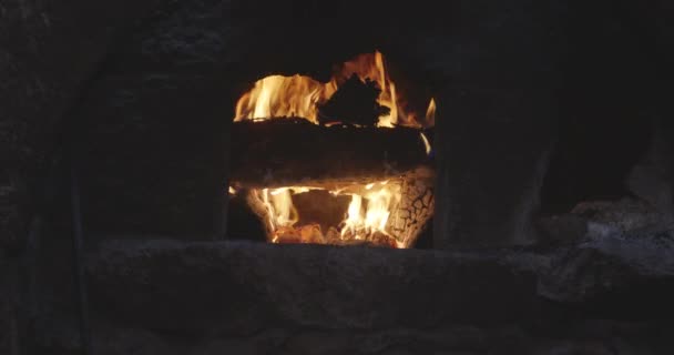 在佐治亚州Mzianeti的Chobareti Meskhetian House Mzianeti使用的燃烧古董烤箱 变焦了 — 图库视频影像