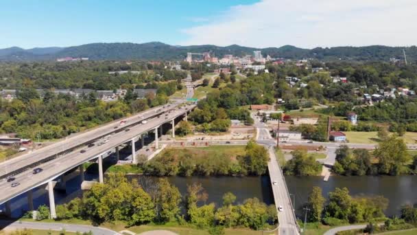 Drone Video Haywood Street Bridge French Broad River Asheville Sunny — стокове відео