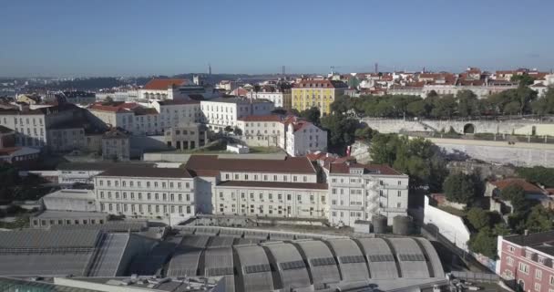 Εναέρια Τροχιά Άποψη Της Λισαβόνας Προκειμένου Τον Ποταμό Tagus Ηλιόλουστη — Αρχείο Βίντεο
