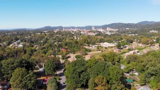 Drone Video Truk Shot Neighborhood South Side Downtown Asheville Sunny — Stok Video
