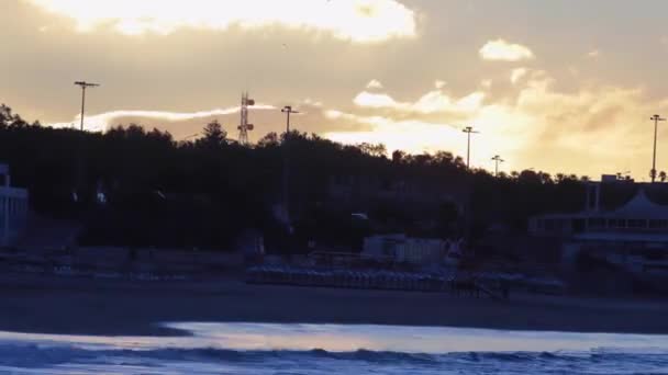 Silhouet Van Enkele Bomen Met Prachtige Zonsondergang Achtergrond Cascais Stad — Stockvideo