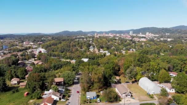 Drone Video Truck Shot Neighborhoods South Side Downtown Asheville Sunny — Stock video