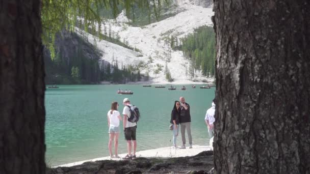 Jezioro Braies Konsekwencje Masowej Turystyki Spowodowane Przez Media Społecznościowe Dla — Wideo stockowe