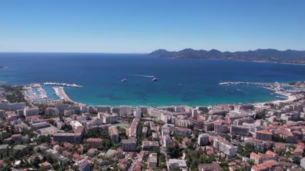 Cannes Frankreich Luftaufnahme Der Stadtlandschaft Und Der Uferpromenade Mittelmeer Einem — Stockvideo
