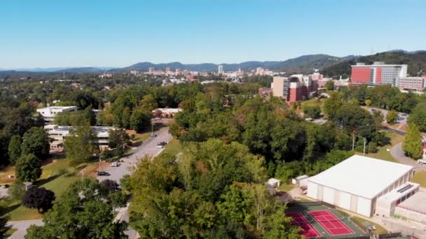 Drone Video Pan Shot Misijní Nemocnice Asheville High School Asheville — Stock video