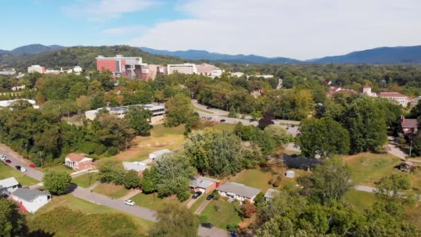 Vídeo Drone Missão Hospital Asheville Dia Ensolarado Verão — Vídeo de Stock