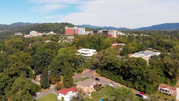 Drone Video Dolly Shot Szpitala Misyjnego Asheville Słoneczny Letni Dzień — Wideo stockowe
